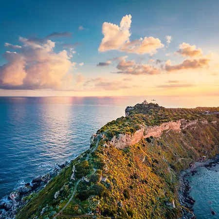 Tra Mare E Collina Lejlighed Condro