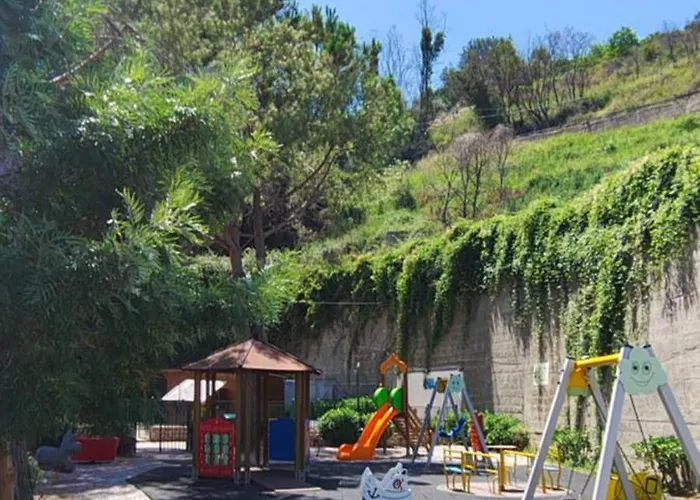 Tra Mare E Collina Lejlighed Condro
